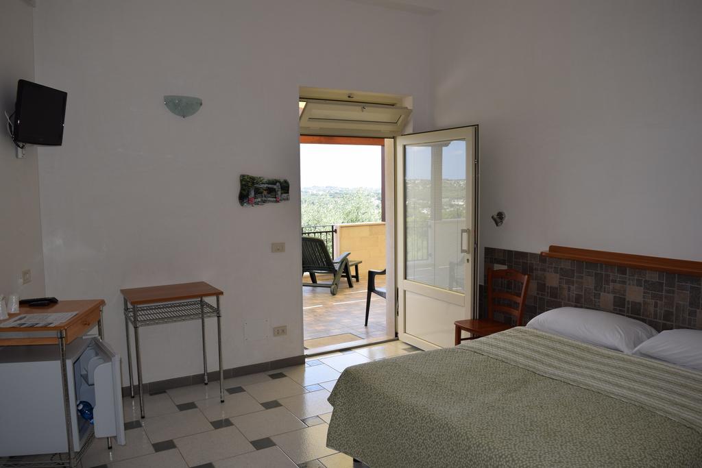לוקורוטונדו Bed & Breakfast La Collinetta מראה חיצוני תמונה